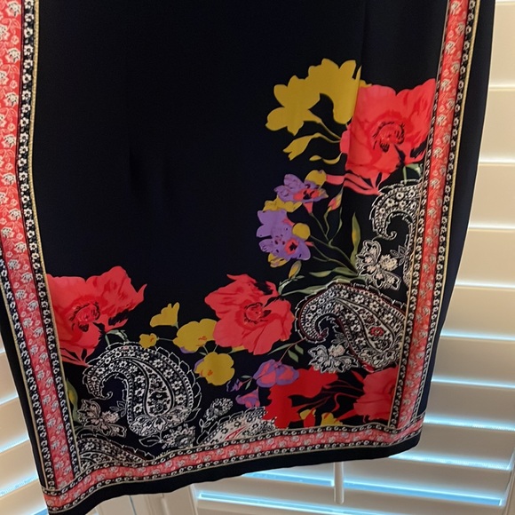 Roz&Ali Navy Blue sleeveless dress. Like new. Beautiful floral design - Picture 3 of 6